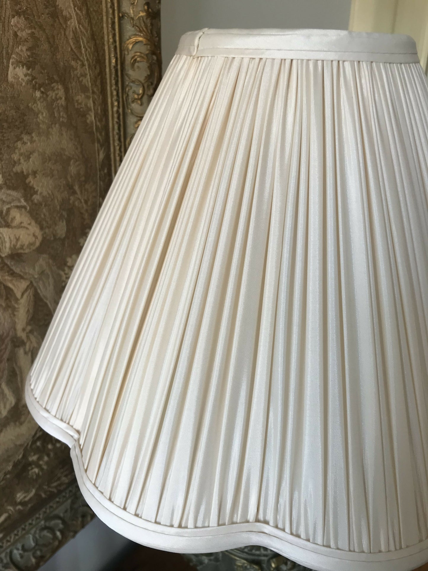 Classical Urn Lamp with Silk Shade