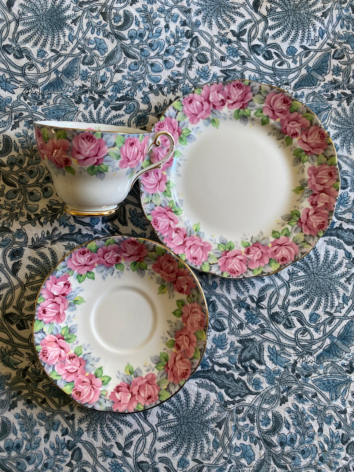 Royal Standard Fine Bone China - Rose of Sharon - Tea Cup, Saucer, Plate - Trio