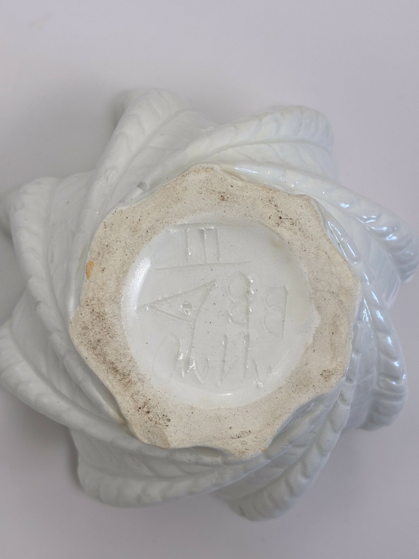 Shell shaped Pot