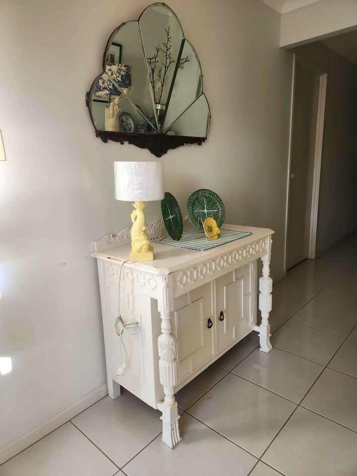 CasaPupaLampandsideboard