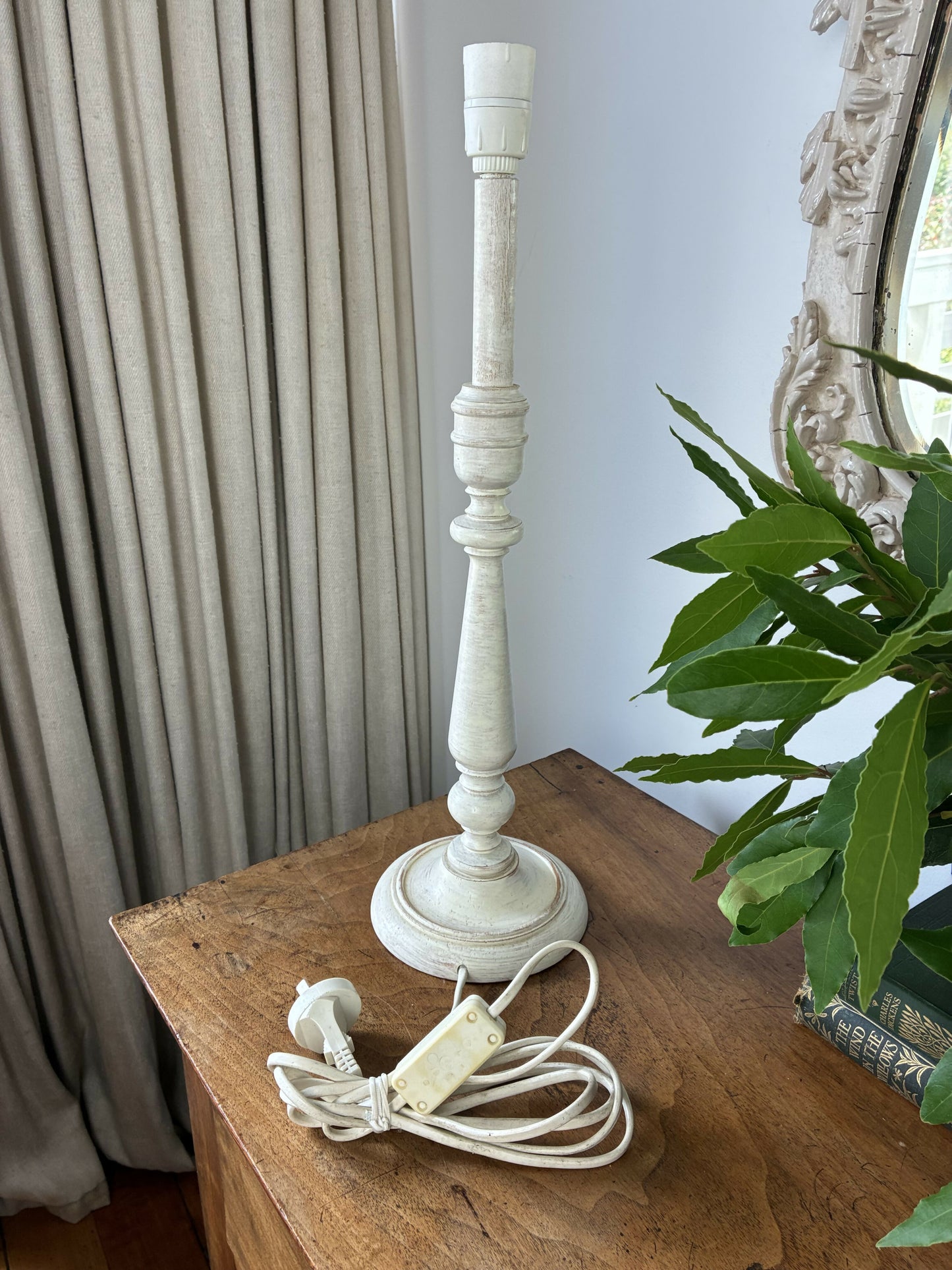 Provincial Candlestick Lampbase