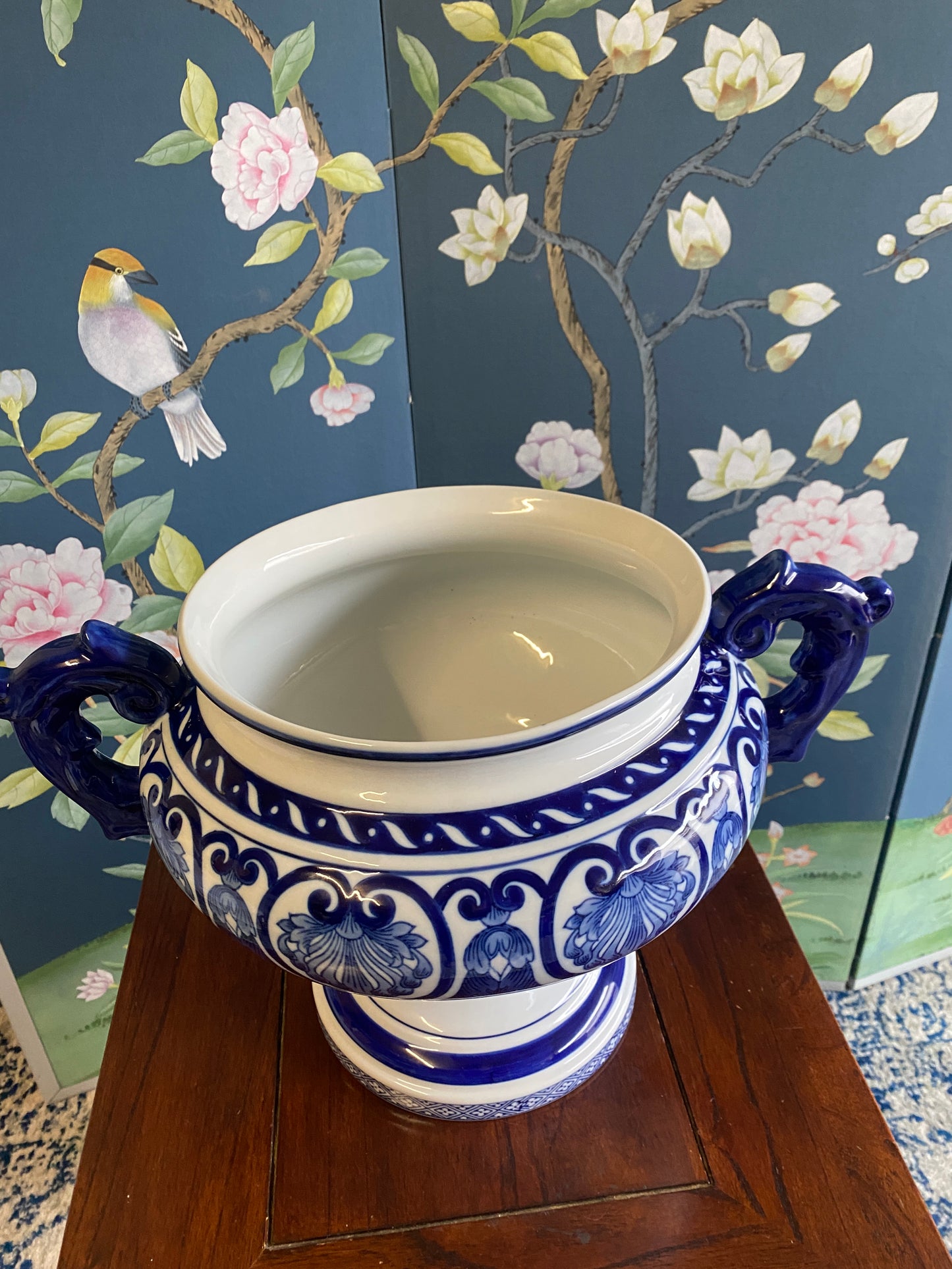 Blue & white ceramic urn