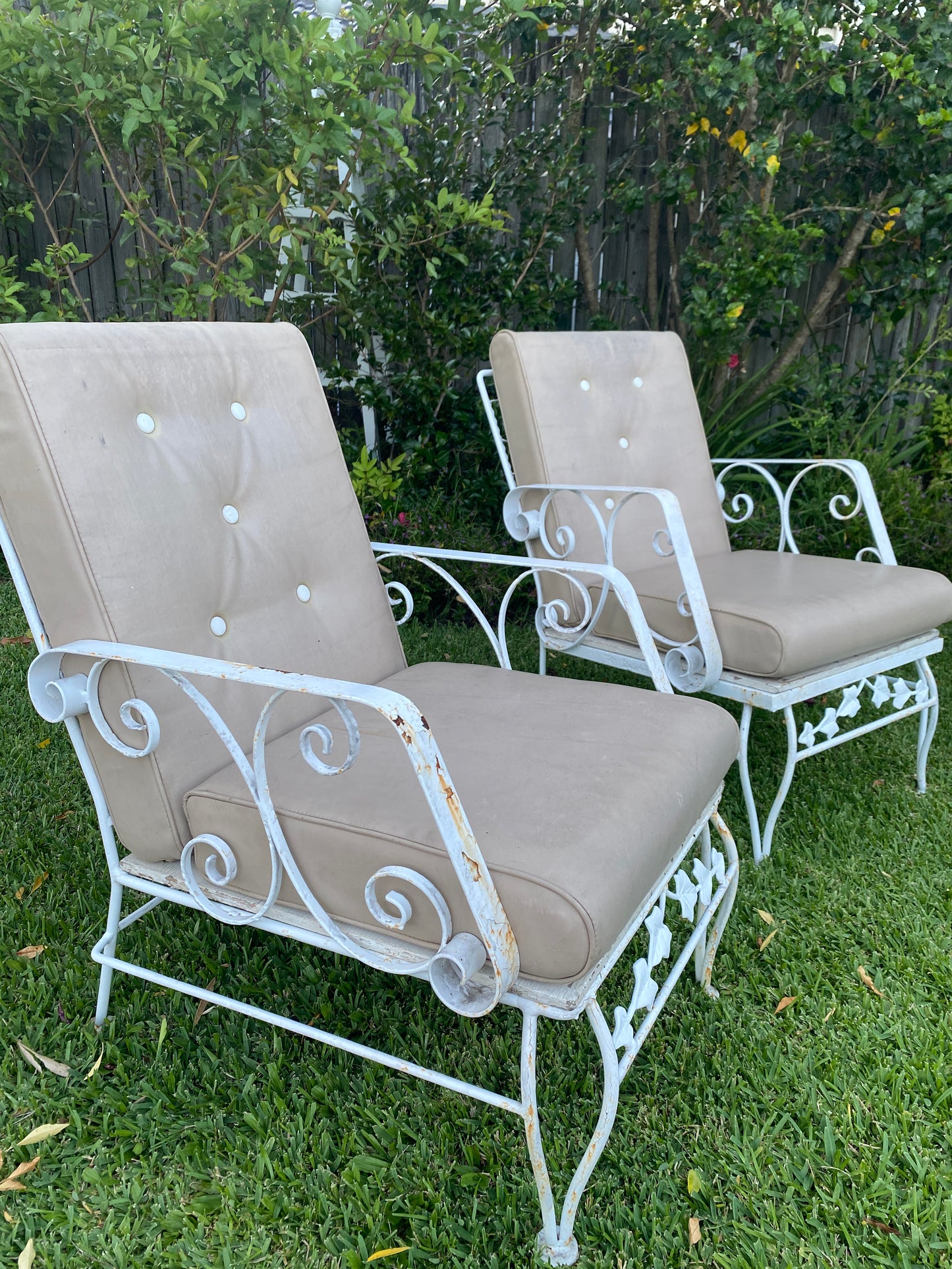 Retro heavy metal patio furniture set