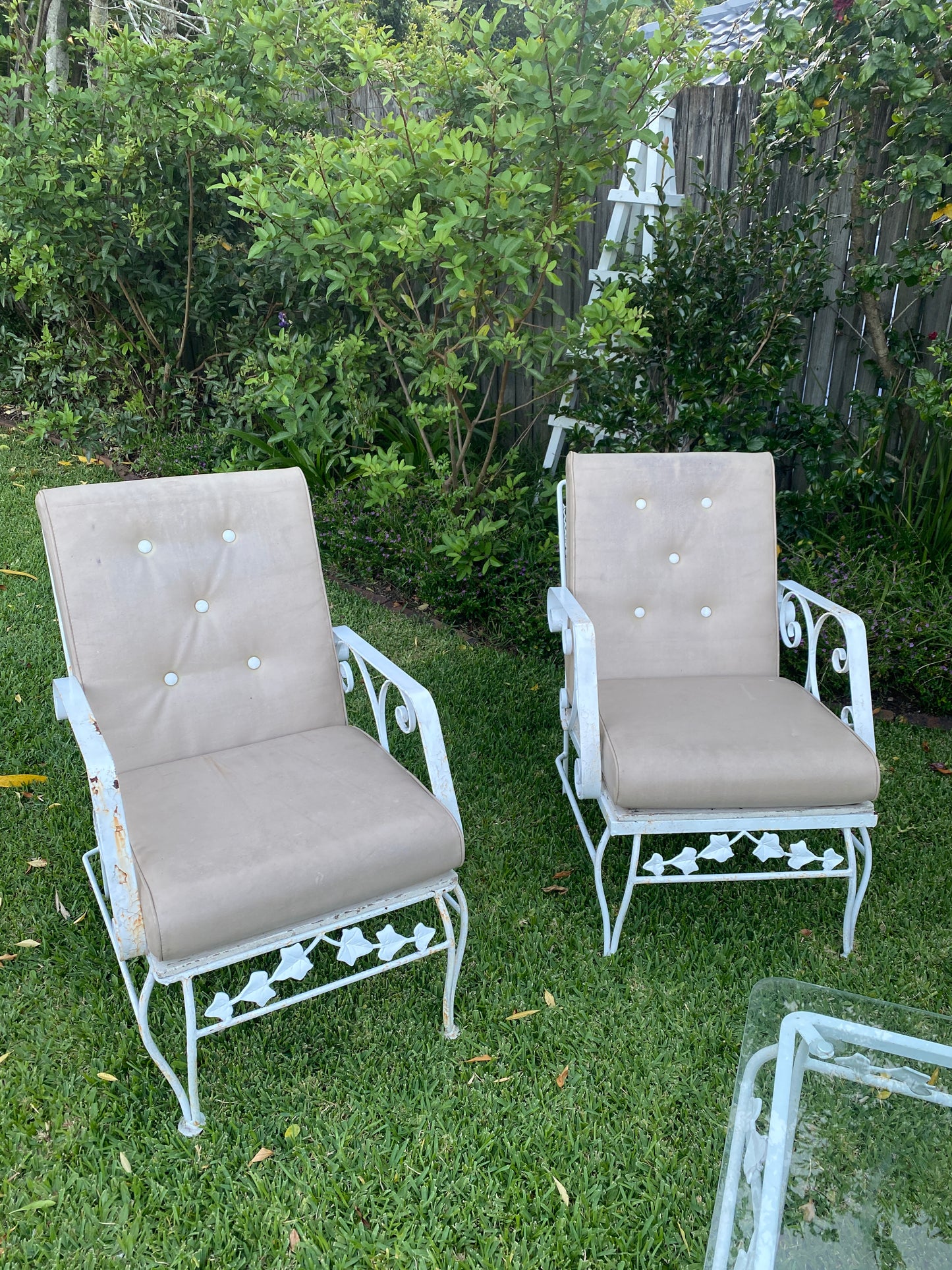 Retro heavy metal patio furniture set