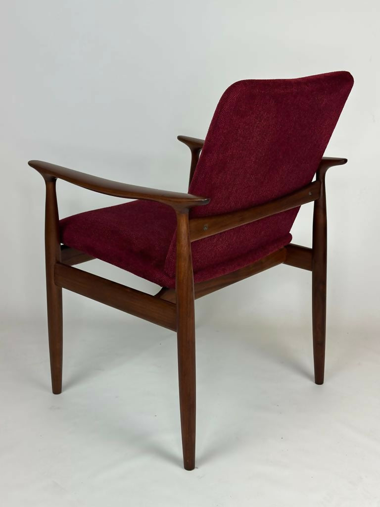 Parker 119 Carver Chair