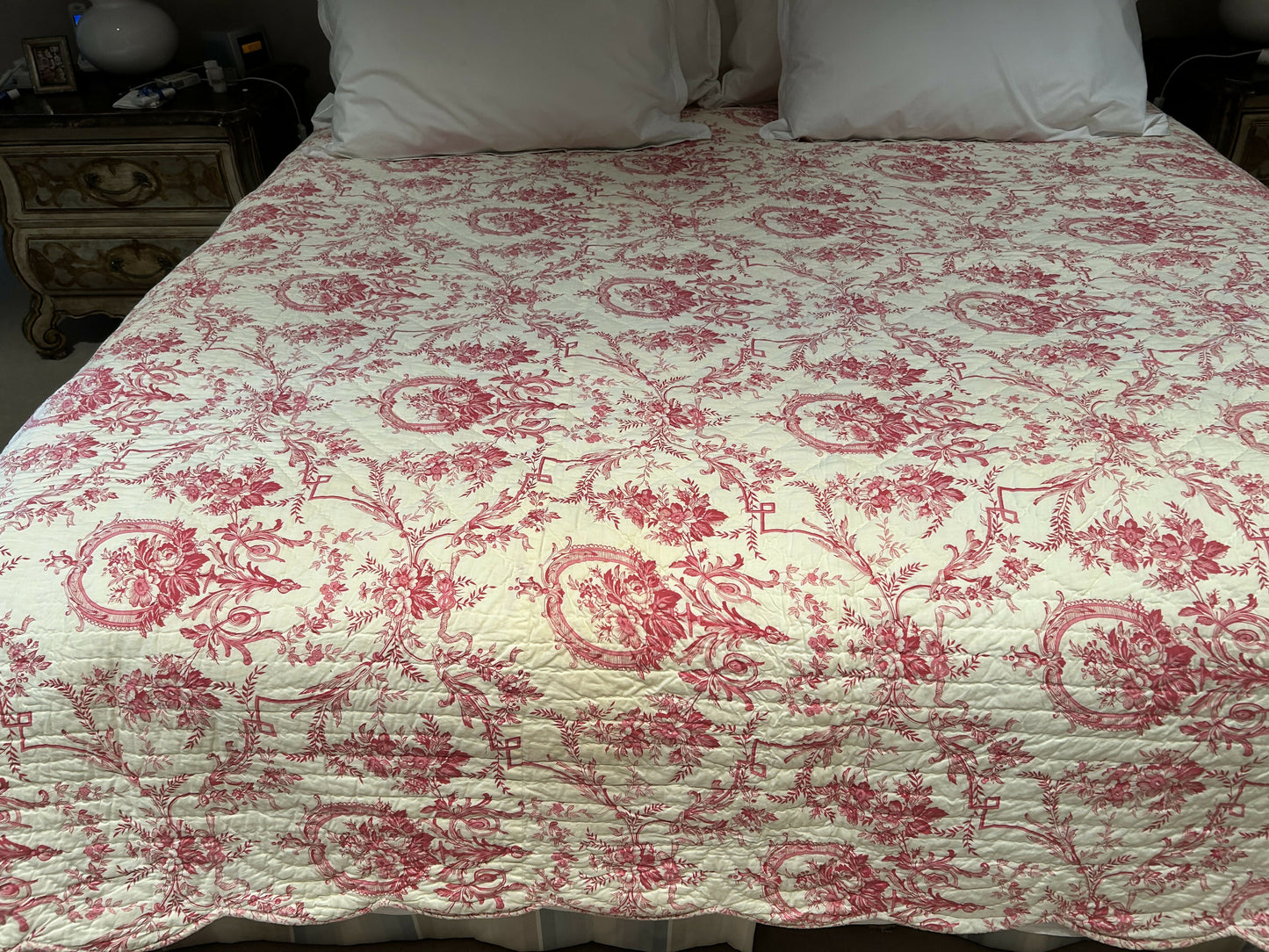 Pure cotton red and white scalloped edge queen bed cover