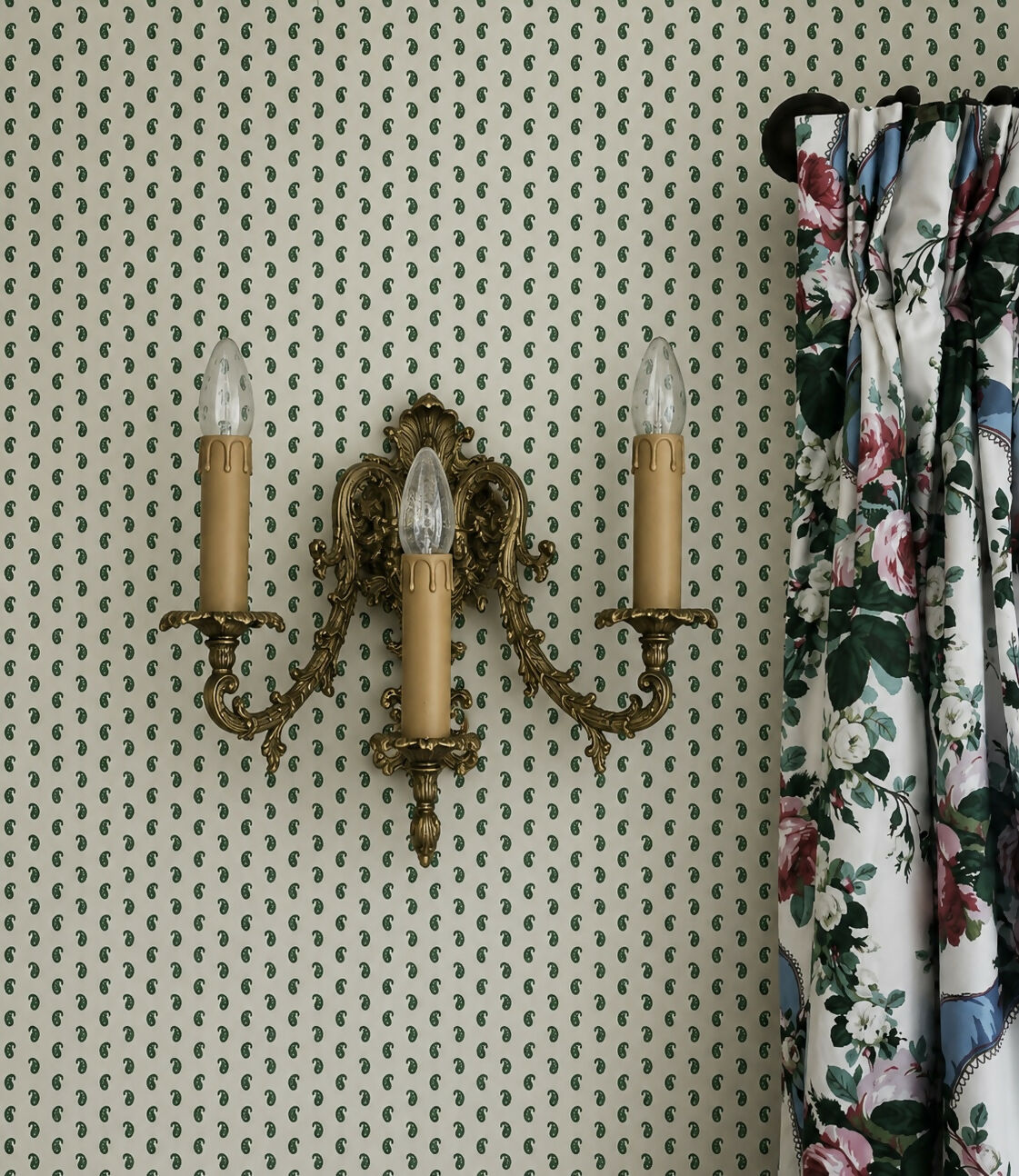 Ornate Brass 3 arm Wall Sconce