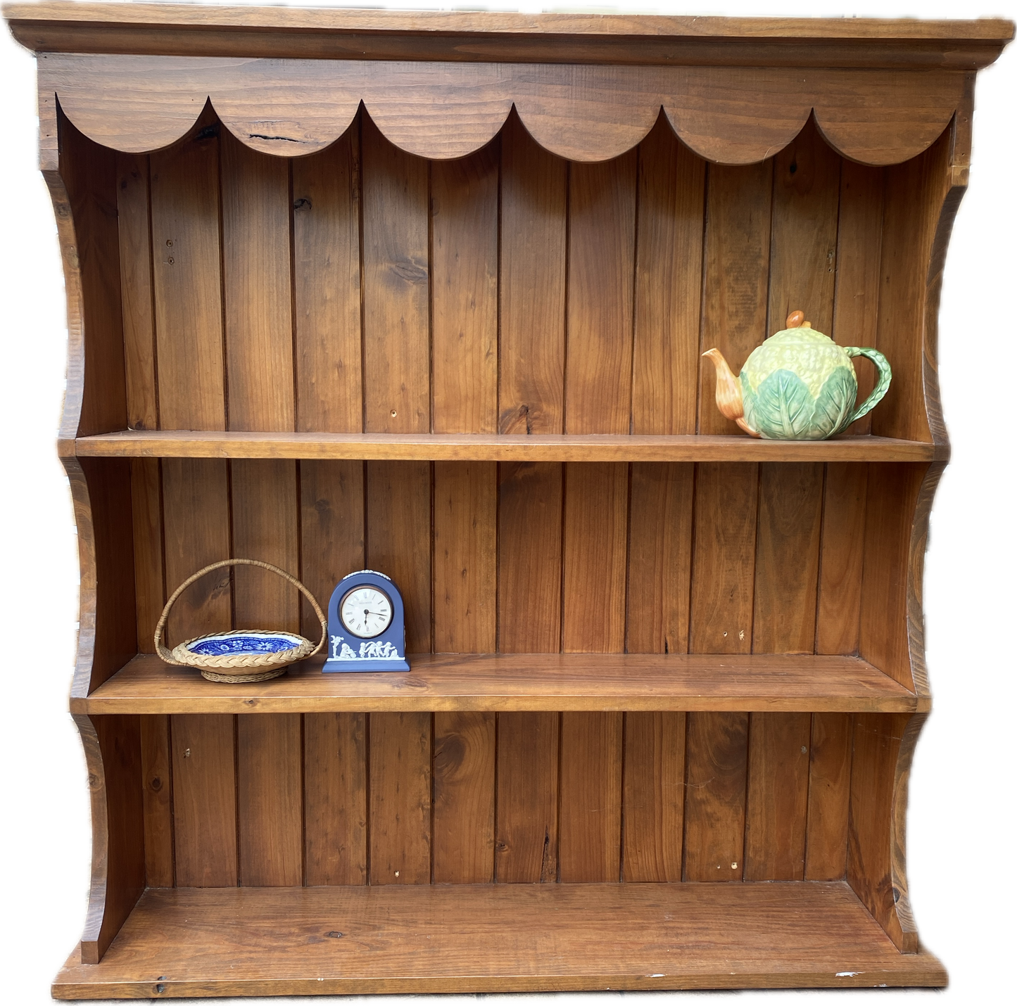 Scallop Display Shelves