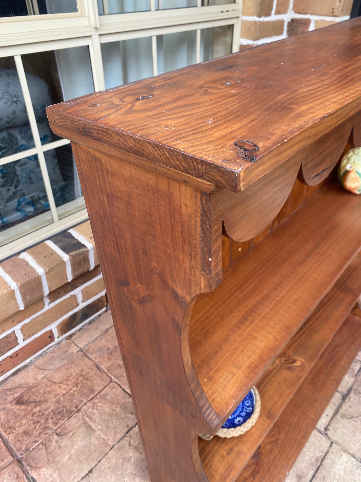 Scallop Display Shelves