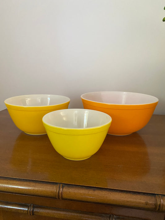 Vintage Set of Pyrex Mixing Bowls