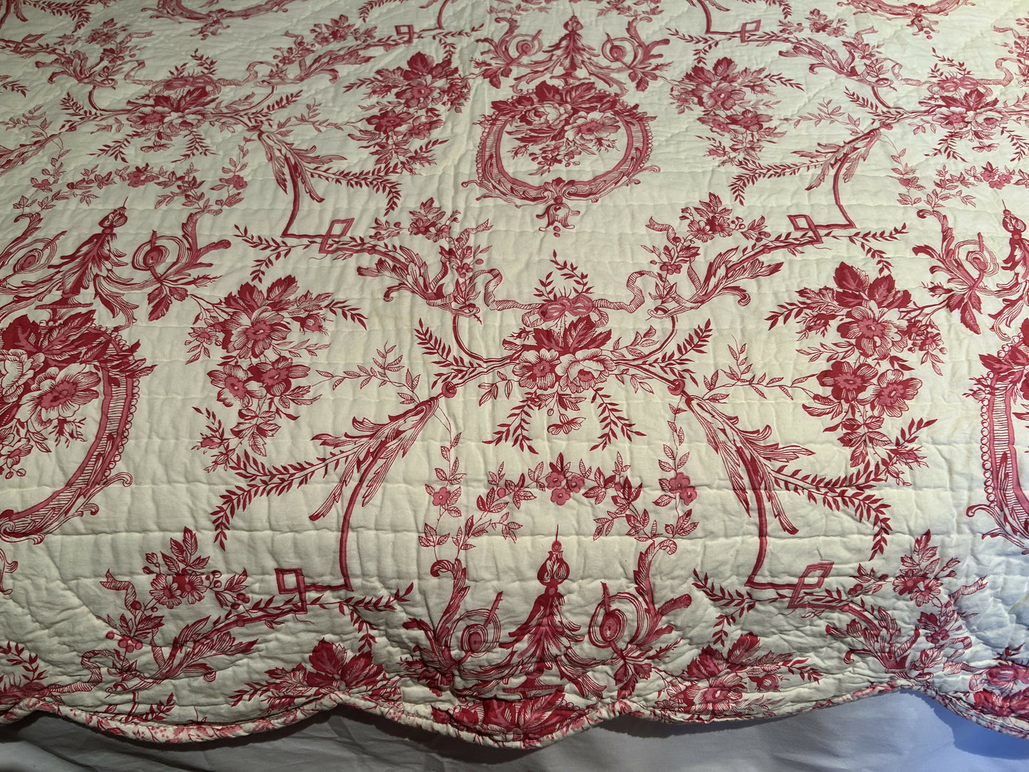 Pure cotton red and white scalloped edge queen bed cover