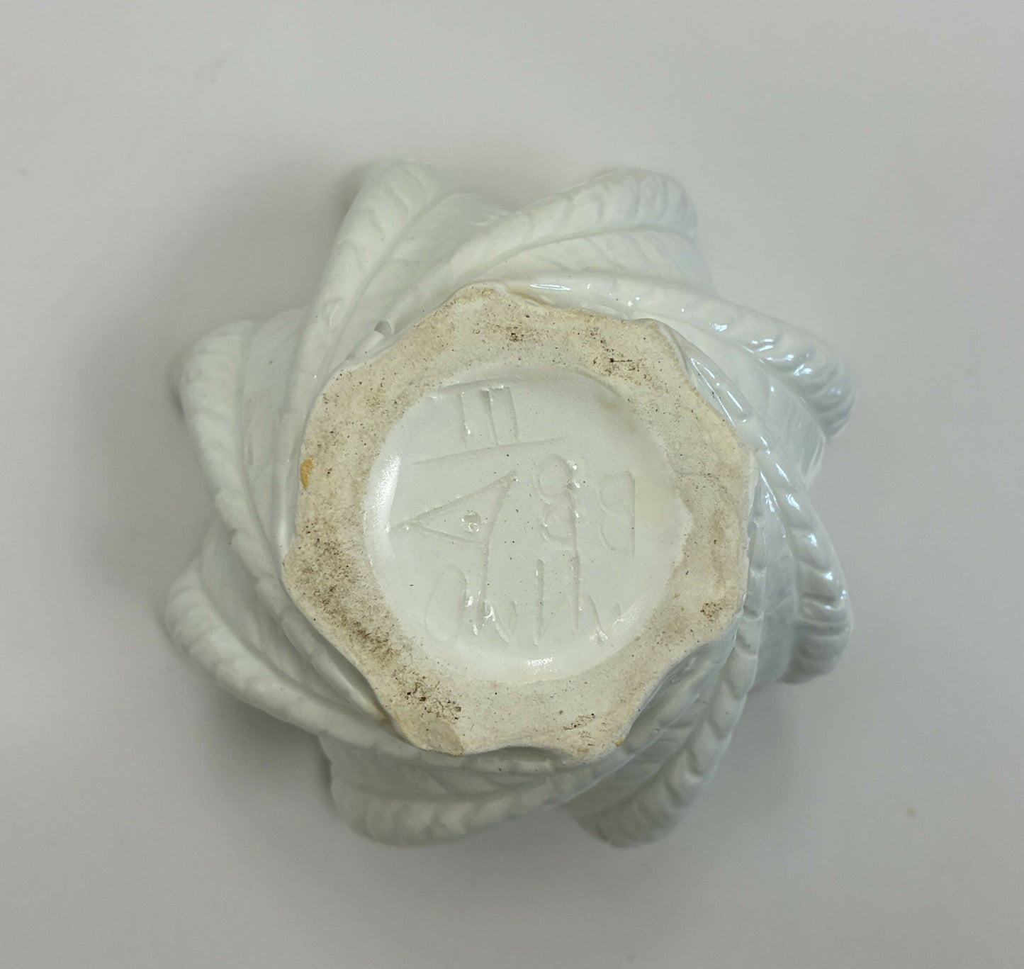Shell shaped Pot