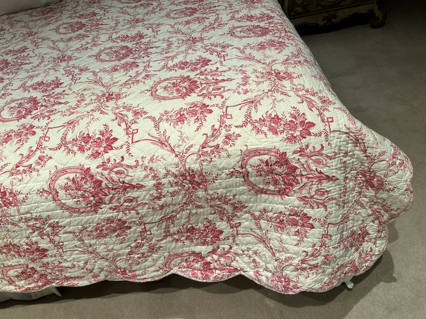 Pure cotton red and white scalloped edge queen bed cover