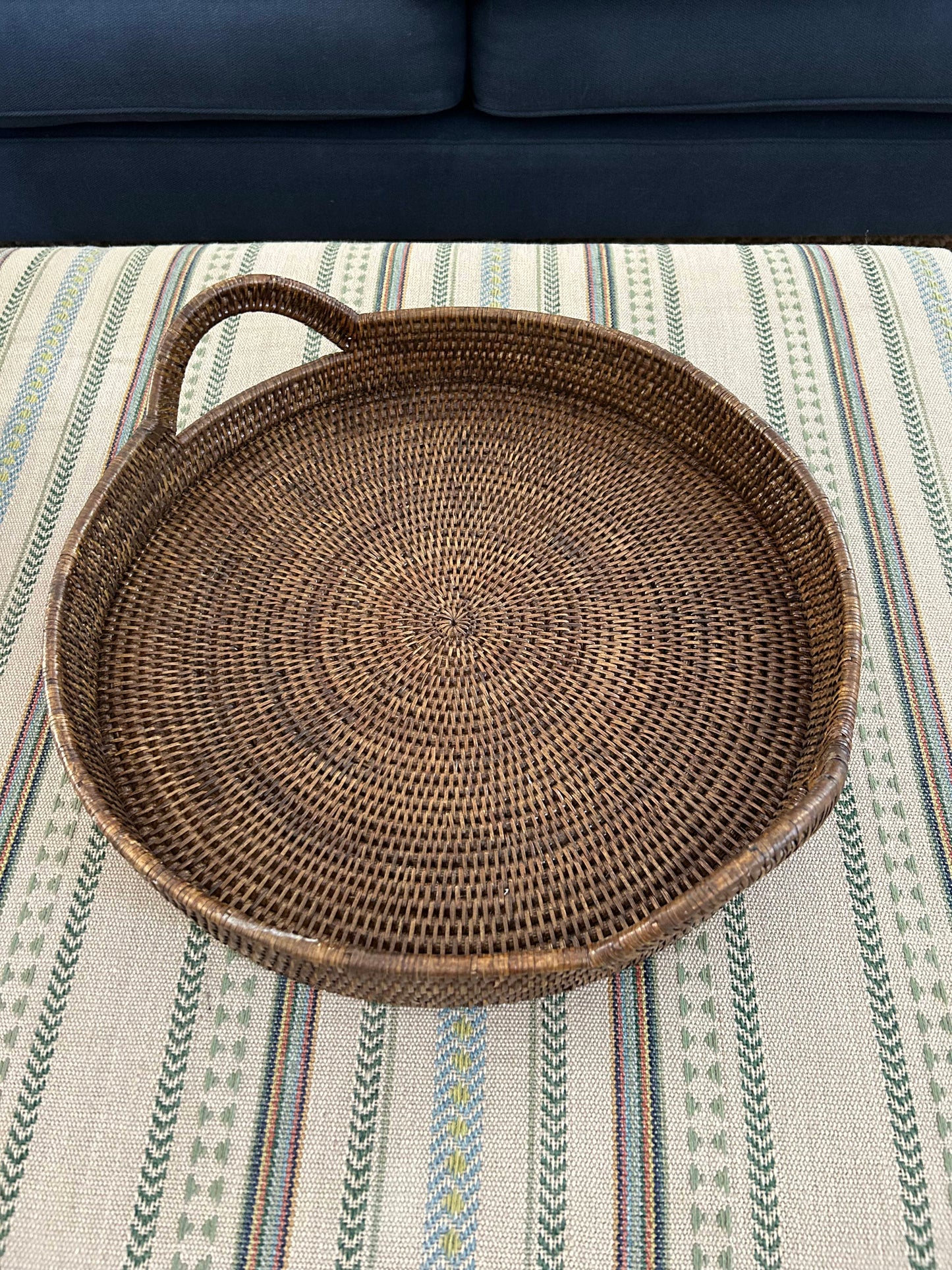 Rattan round tray with handles - medium