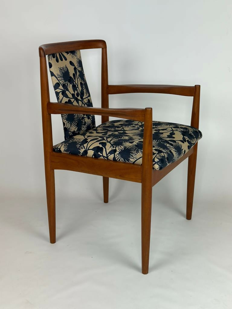 Parker 89 Carver Chair