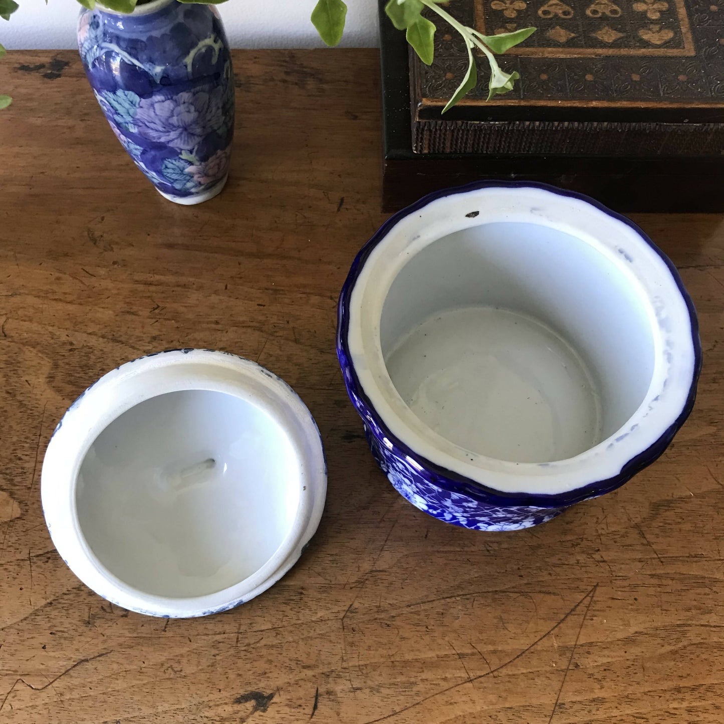 Plum Blossom lidded dish