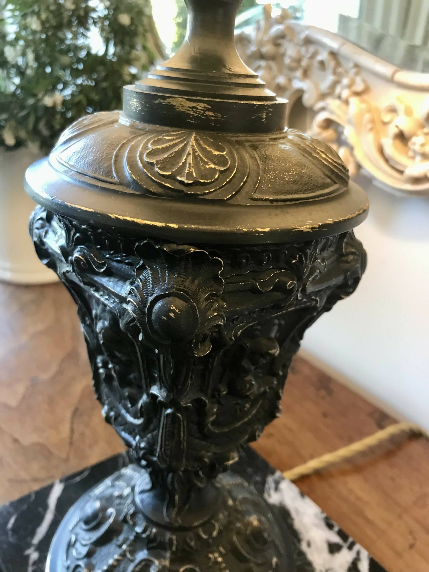 Classical Urn Lamp