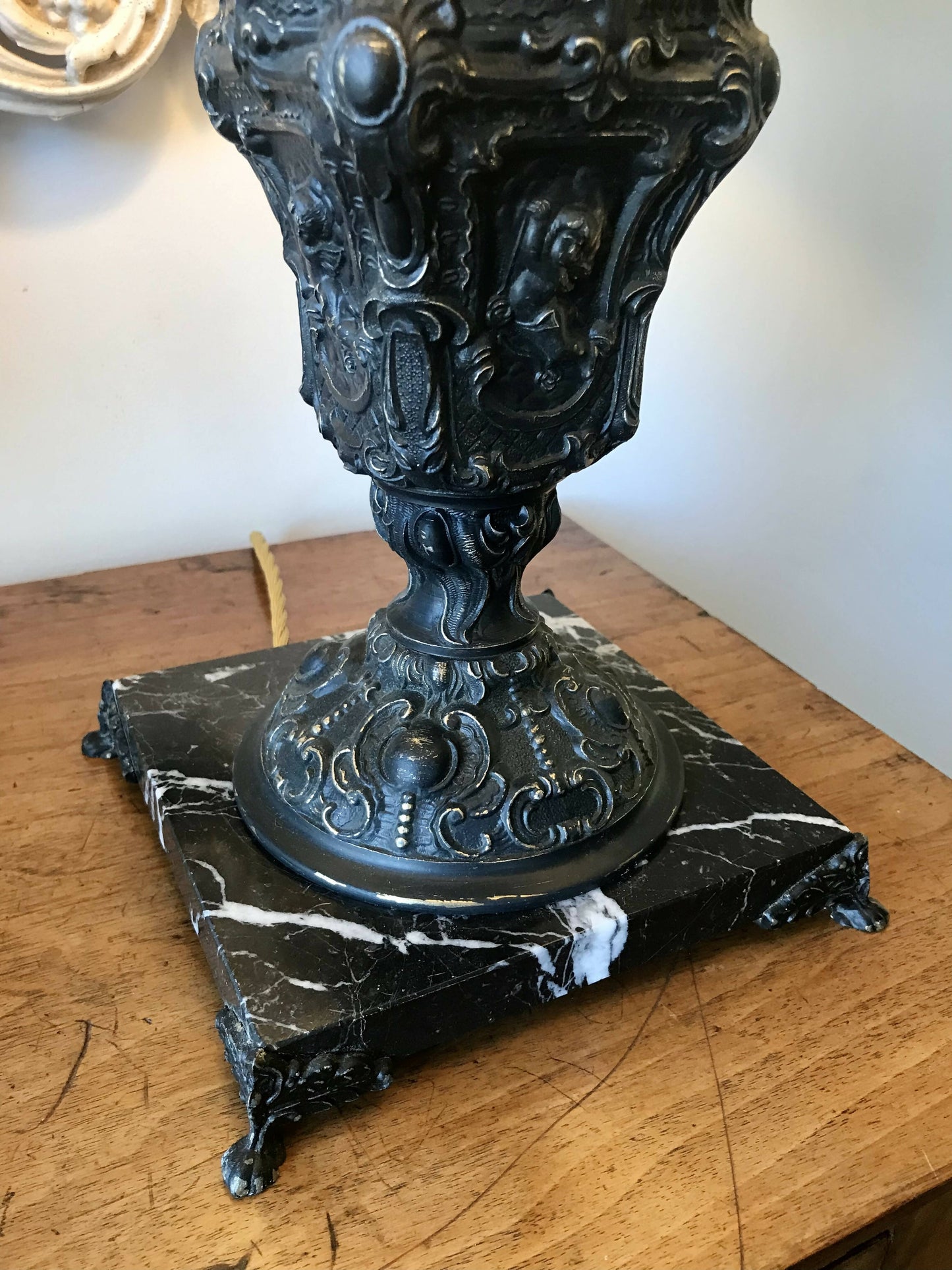 Classical Urn Lamp